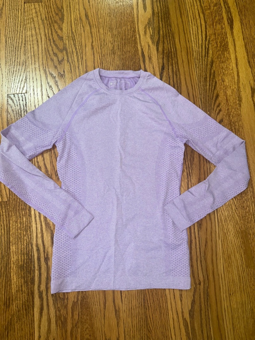 NWOT Figs Salta Seamless Longsleeve Underscrub in lilac lavender light purple